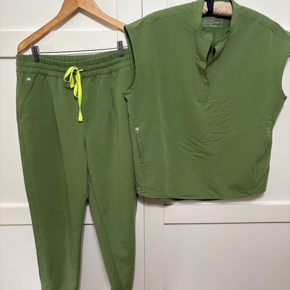 Fern Green Figs Scrub Set - Rafaela Top / Lille pant